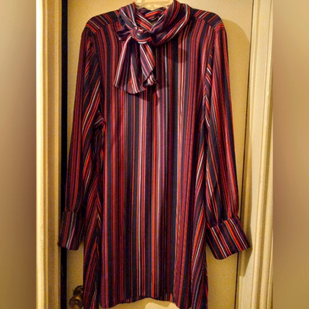 Stripped dress with tie
